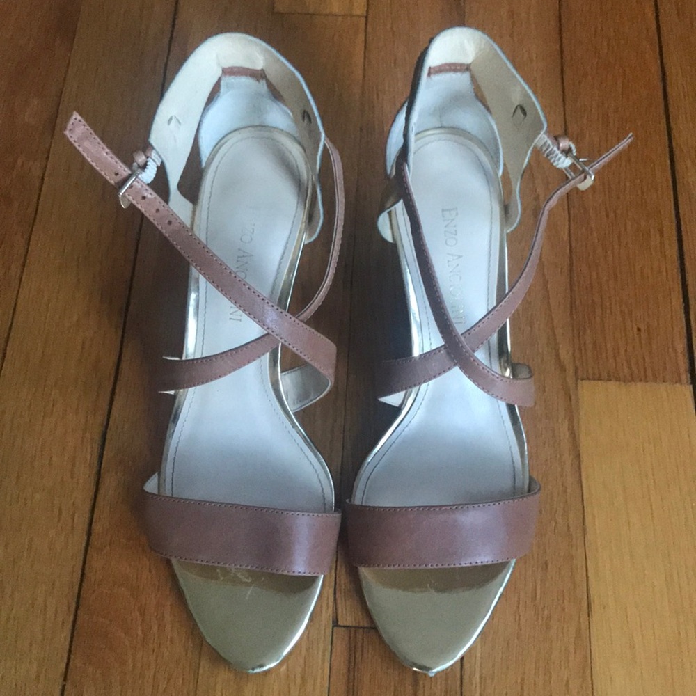 Enzo Angiolini 7.5 gold and tan wedges